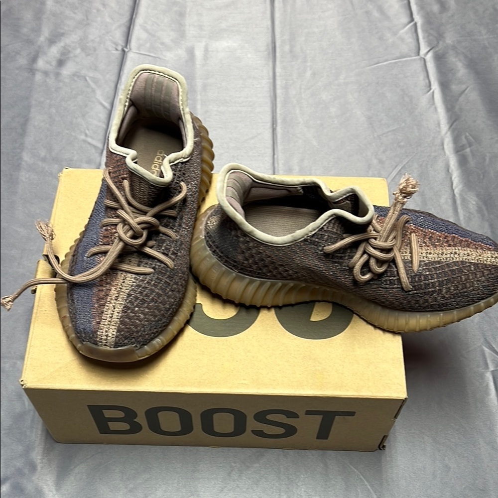 Yeezy Boost 350 v2 unisex UK size 4 brown/ blue us 4 1/2 used - Picture 1 of 16